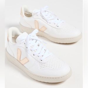 Vaja V-10 Metallic Low Top Sneakers